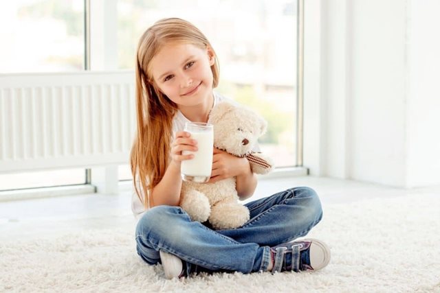 Uống sữa buổi tối sai cách: Tưởng giúp con cao lớn nhưng lại là sai lầm số 1 gây hại răng